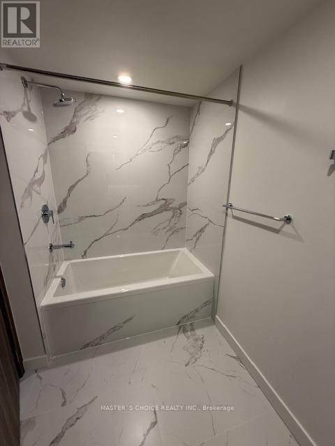 4607 - 1 Concord Cityplace Way, Toronto, ON - Indoor Photo Showing Bathroom