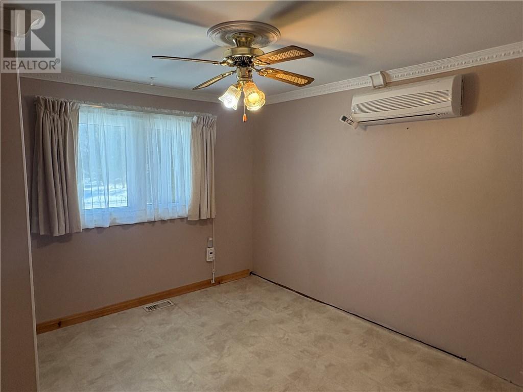 27 Tilley, Killarney, ON - Indoor Photo Showing Other Room