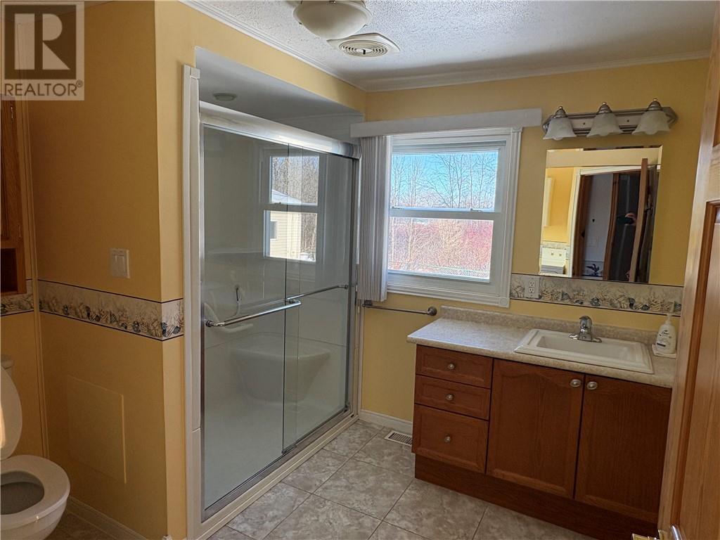 27 Tilley, Killarney, ON - Indoor Photo Showing Bathroom