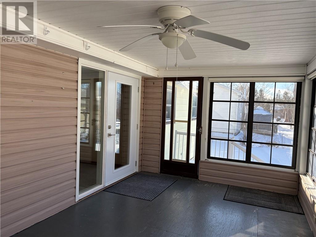 27 Tilley, Killarney, ON - Indoor Photo Showing Other Room