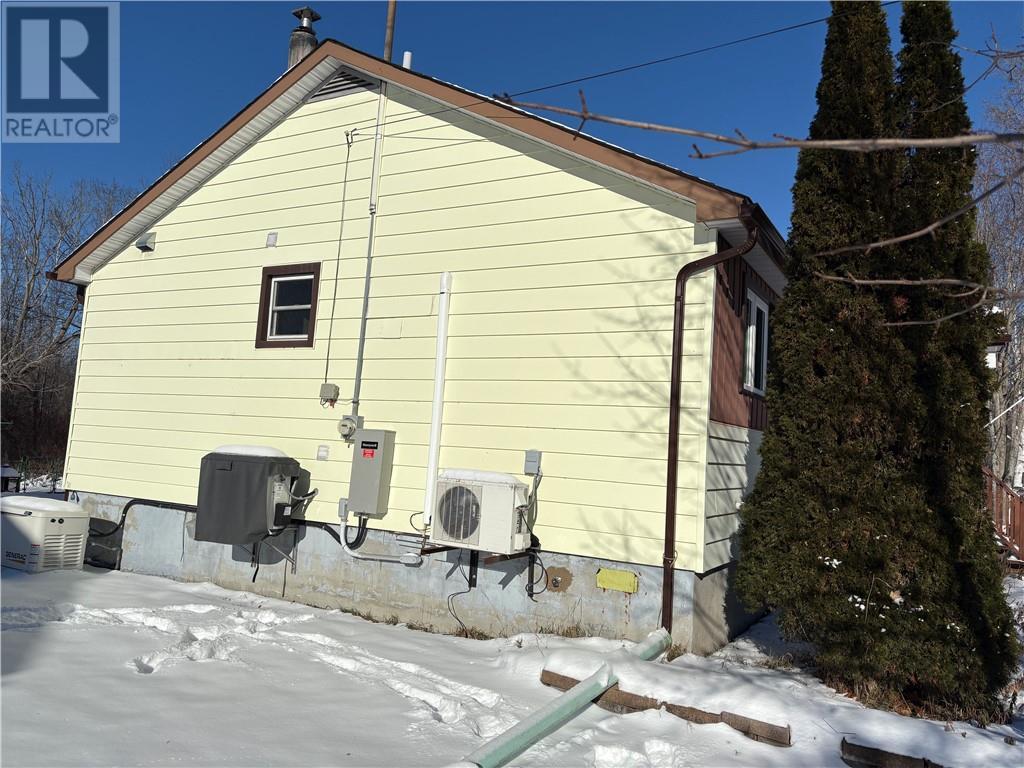 27 Tilley, Killarney, ON - Outdoor With Exterior