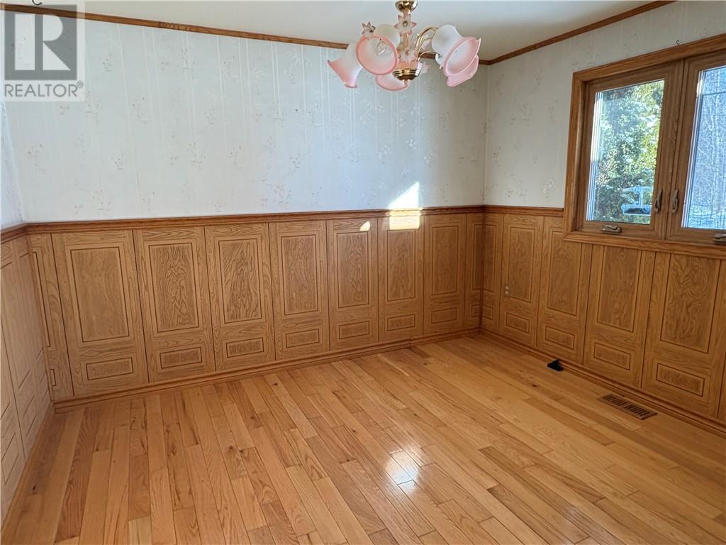 27 Tilley, Killarney, ON - Indoor Photo Showing Other Room