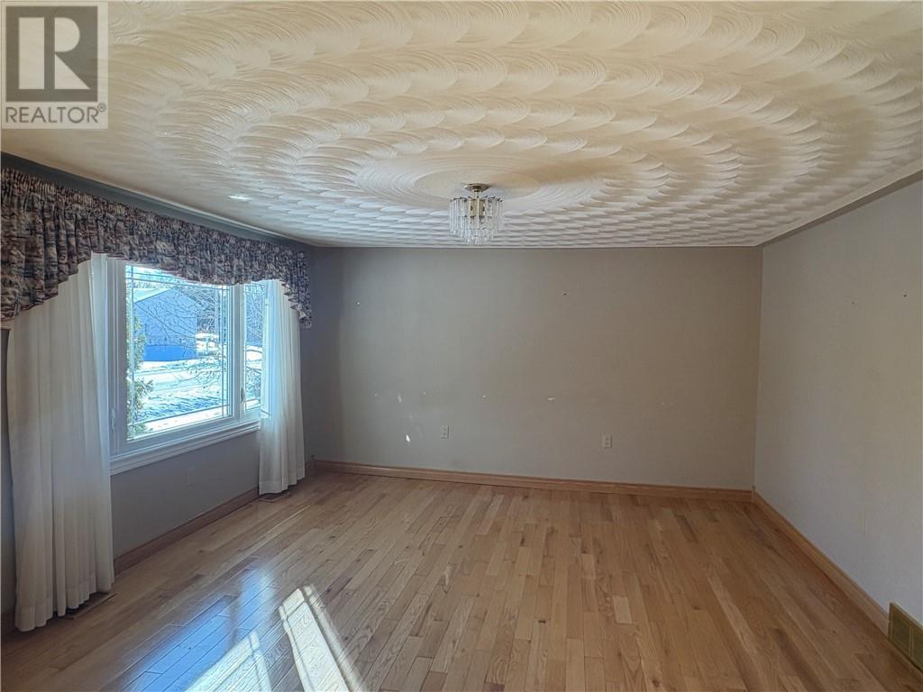 27 Tilley, Killarney, ON - Indoor Photo Showing Other Room