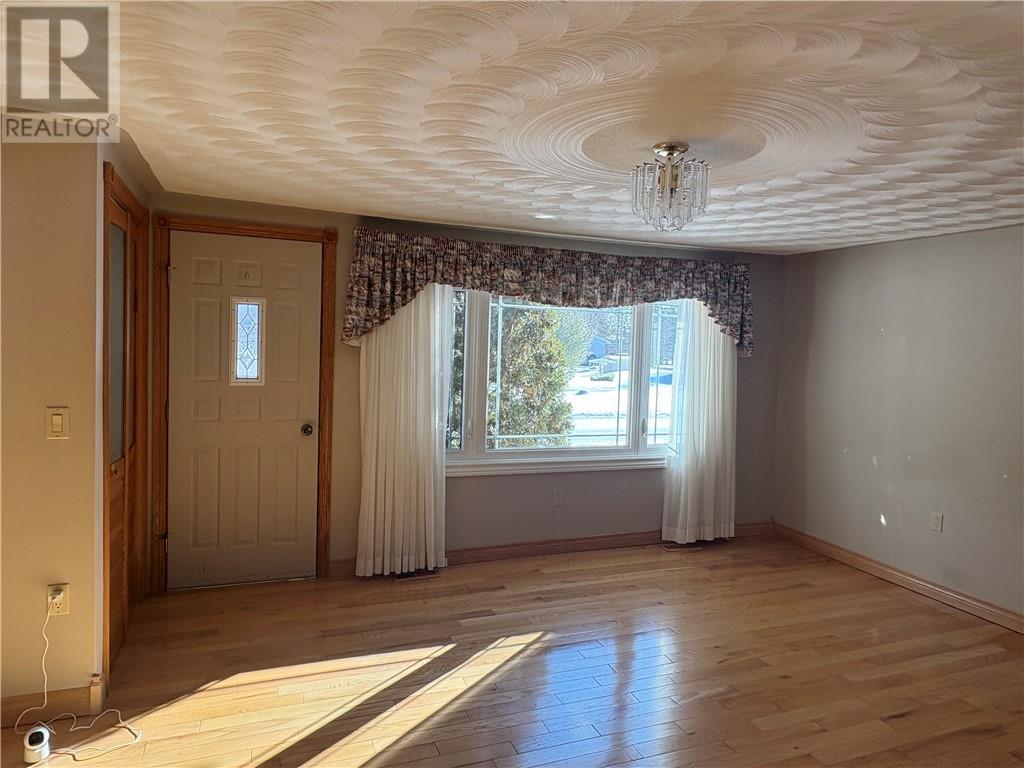 27 Tilley, Killarney, ON - Indoor Photo Showing Other Room