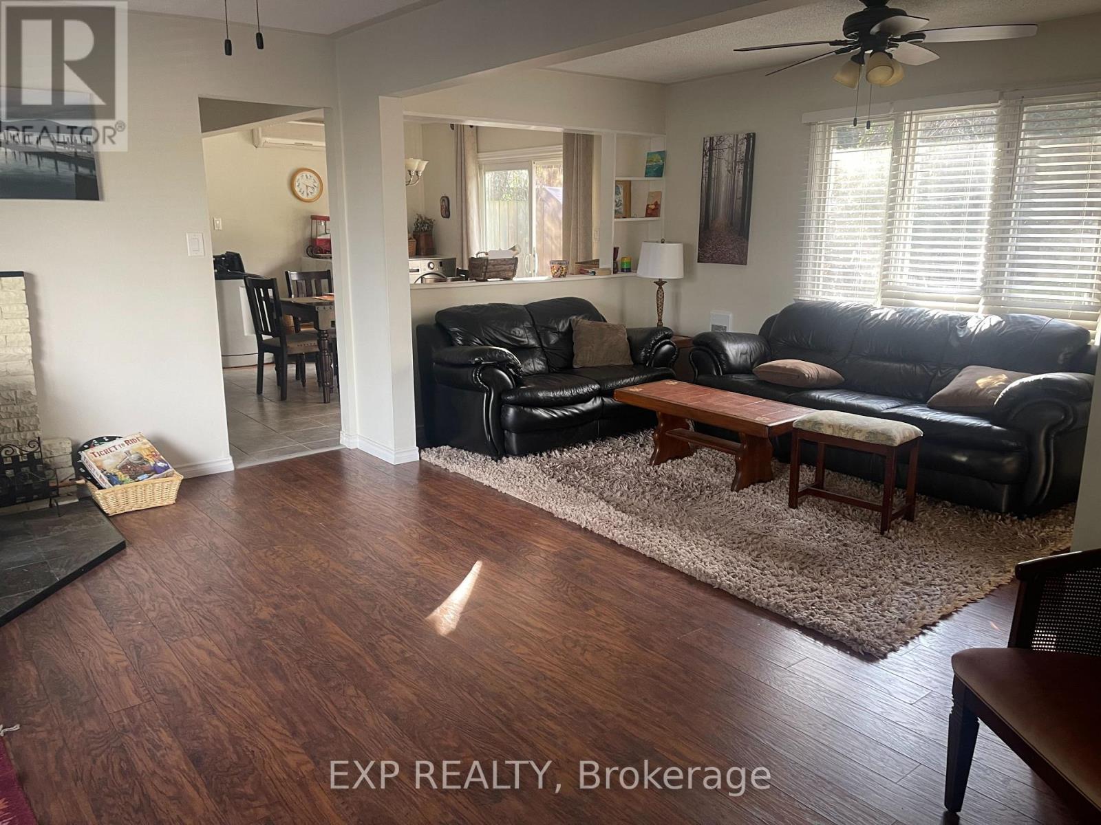 271 George Drive, Kawartha Lakes, ON - Indoor Photo Showing Living Room