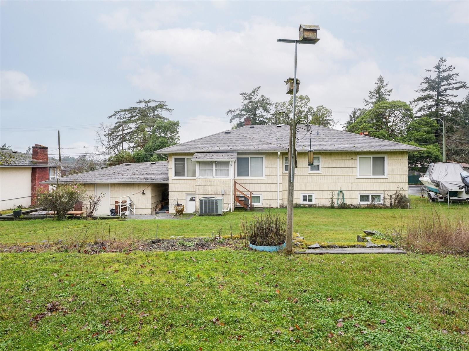 3059 Admirals Rd, Saanich, BC
