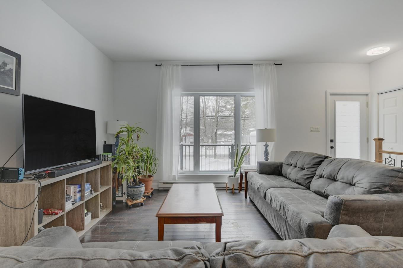 Living room - 122 Rue Gingras, Fossambault-Sur-Le-Lac, QC - Indoor Photo Showing Living Room