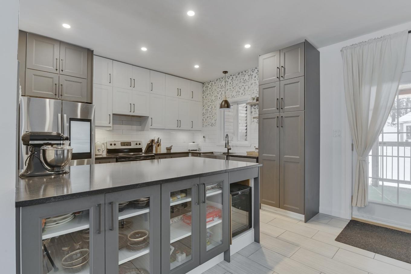 Kitchen - 122 Rue Gingras, Fossambault-Sur-Le-Lac, QC - Indoor Photo Showing Kitchen With Upgraded Kitchen