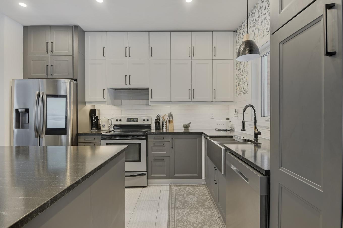 Kitchen - 122 Rue Gingras, Fossambault-Sur-Le-Lac, QC - Indoor Photo Showing Kitchen With Double Sink With Upgraded Kitchen