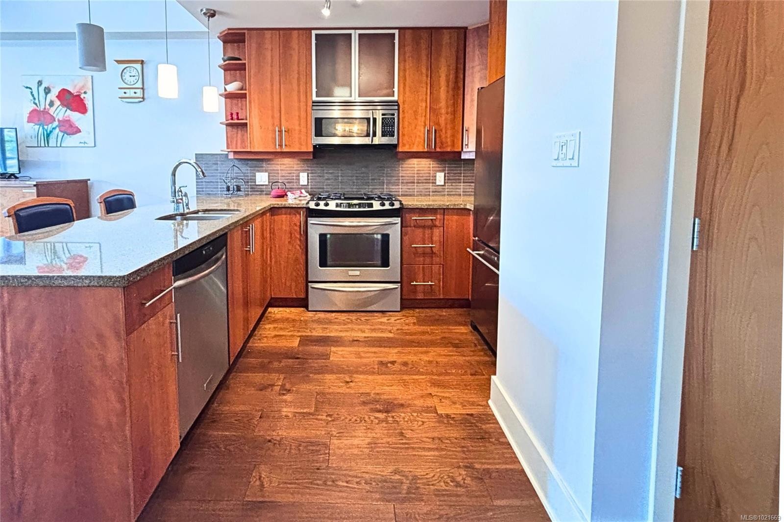 206-194 Beachside Dr, Parksville, BC - Indoor Photo Showing Kitchen With Double Sink With Upgraded Kitchen