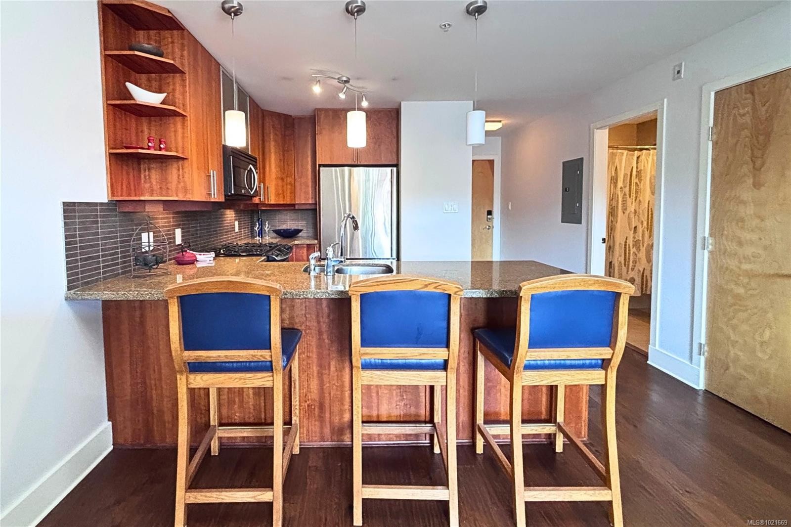 206-194 Beachside Dr, Parksville, BC - Indoor