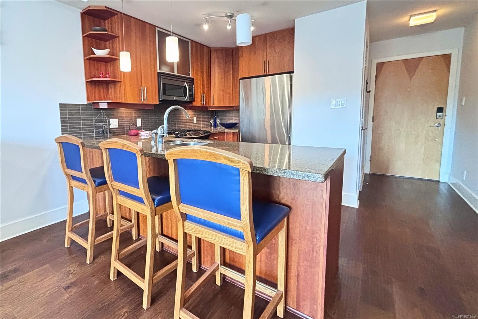 206-194 Beachside Dr, Parksville, BC - Indoor