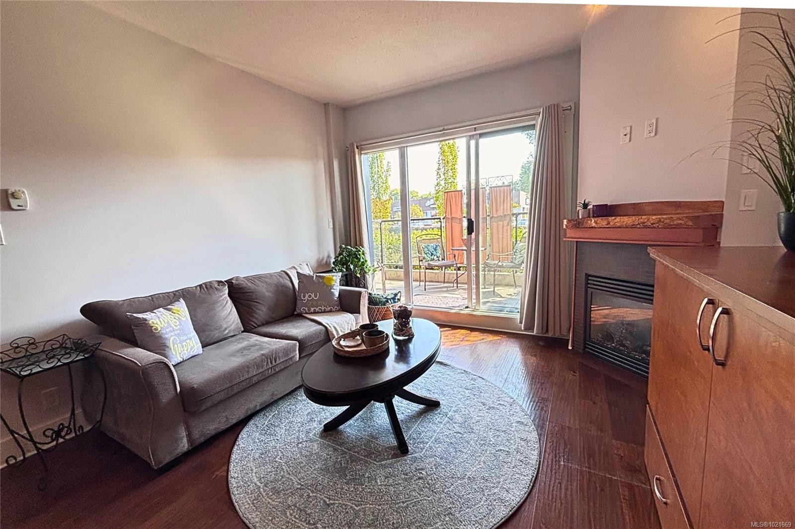 206-194 Beachside Dr, Parksville, BC - Indoor Photo Showing Living Room With Fireplace