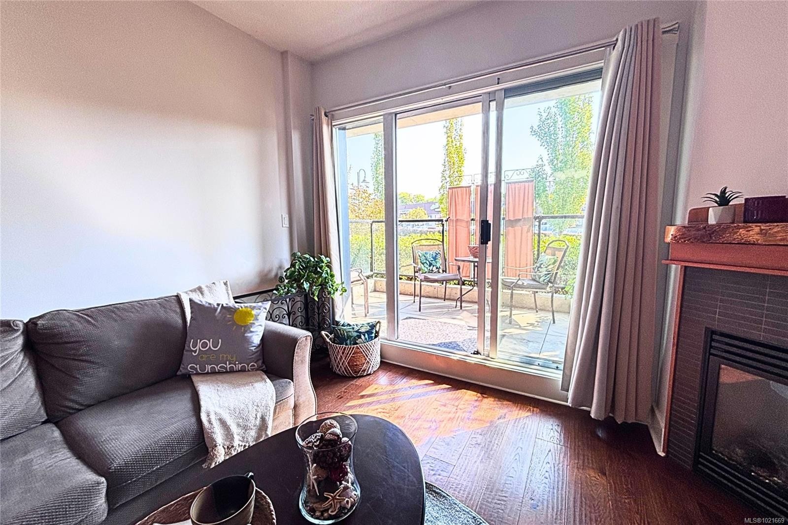 206-194 Beachside Dr, Parksville, BC - Indoor Photo Showing Living Room With Fireplace