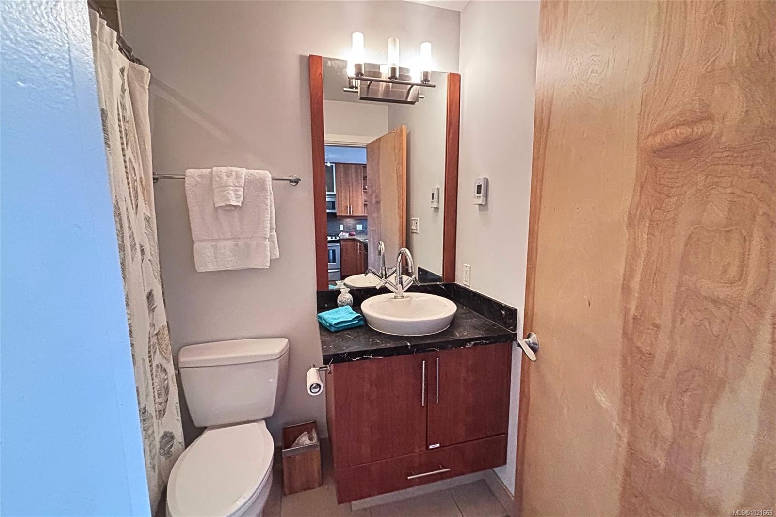 206-194 Beachside Dr, Parksville, BC - Indoor Photo Showing Bathroom