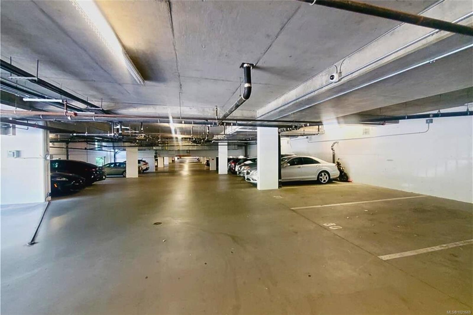 206-194 Beachside Dr, Parksville, BC - Indoor Photo Showing Garage