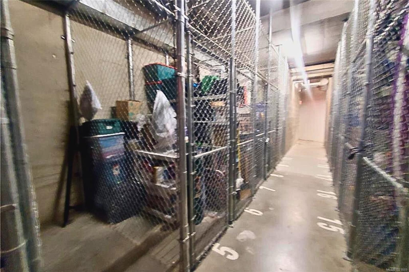 206-194 Beachside Dr, Parksville, BC - Indoor With Storage