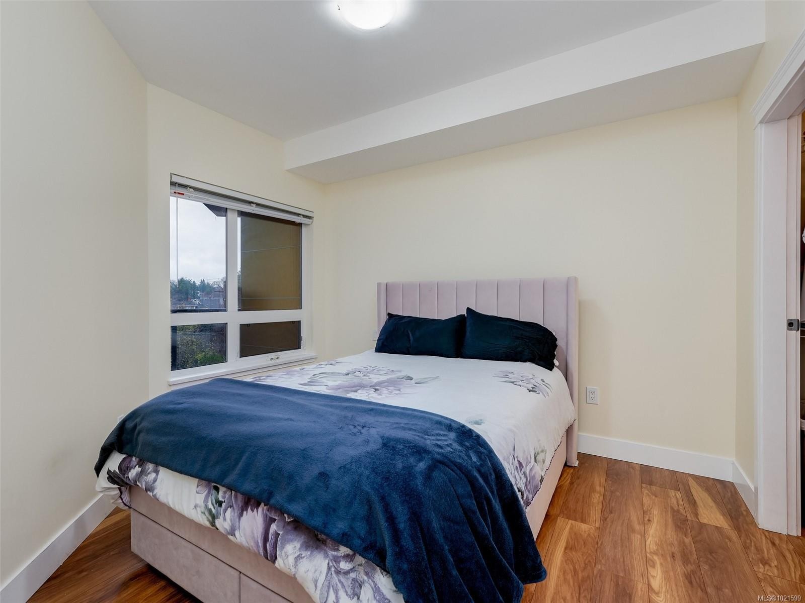 409-935 Cloverdale Ave, Saanich, BC - Indoor Photo Showing Bedroom