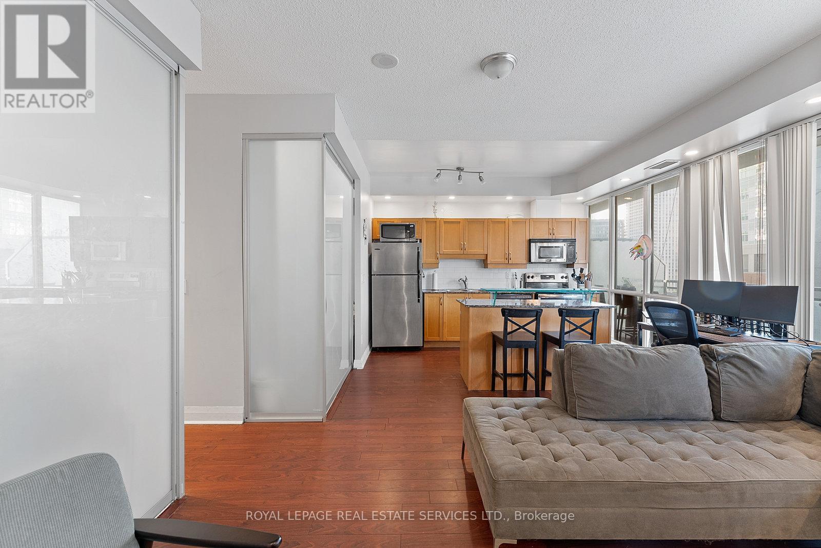 1606 - 220 Victoria Street, Toronto, ON - Indoor