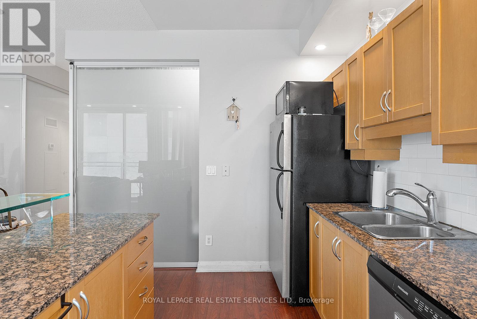 1606 - 220 Victoria Street, Toronto, ON - Indoor Photo Showing Kitchen With Double Sink With Upgraded Kitchen