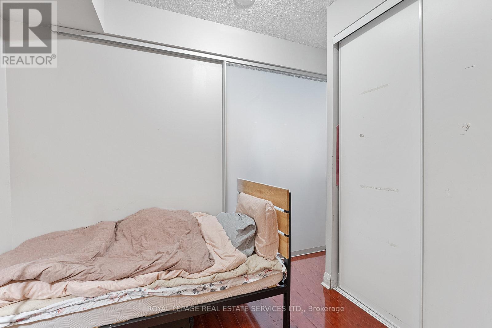 1606 - 220 Victoria Street, Toronto, ON - Indoor