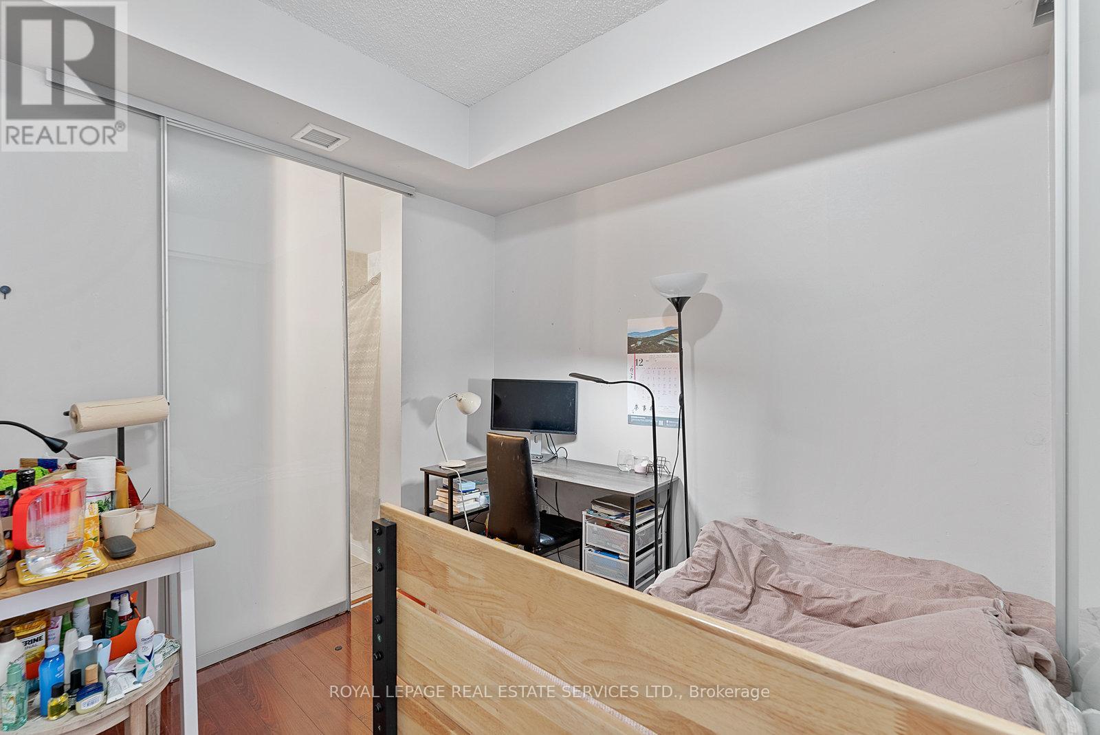 1606 - 220 Victoria Street, Toronto, ON - Indoor