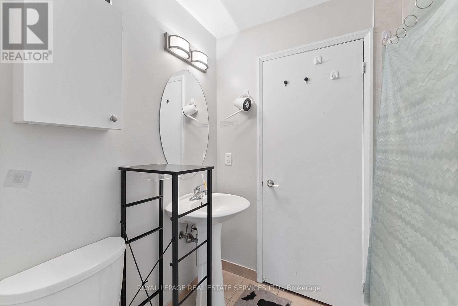 1606 - 220 Victoria Street, Toronto, ON - Indoor