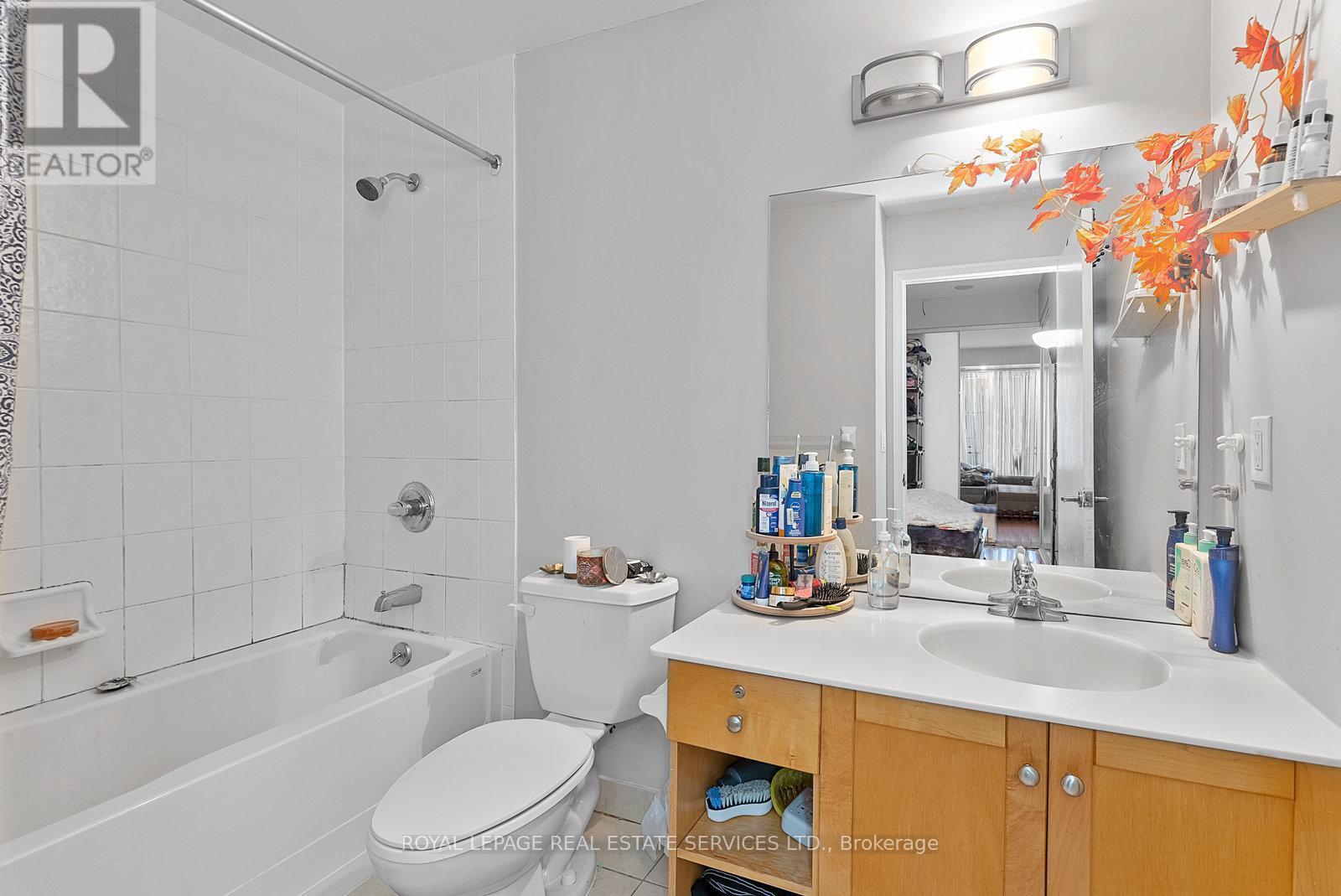 1606 - 220 Victoria Street, Toronto, ON - Indoor Photo Showing Bathroom