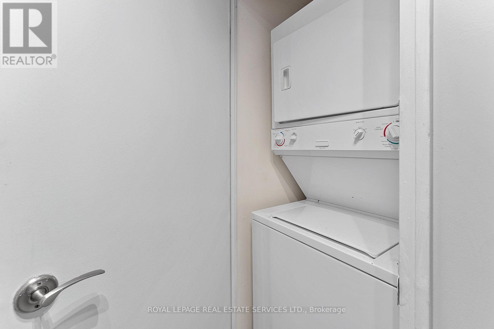 1606 - 220 Victoria Street, Toronto, ON - Indoor Photo Showing Laundry Room