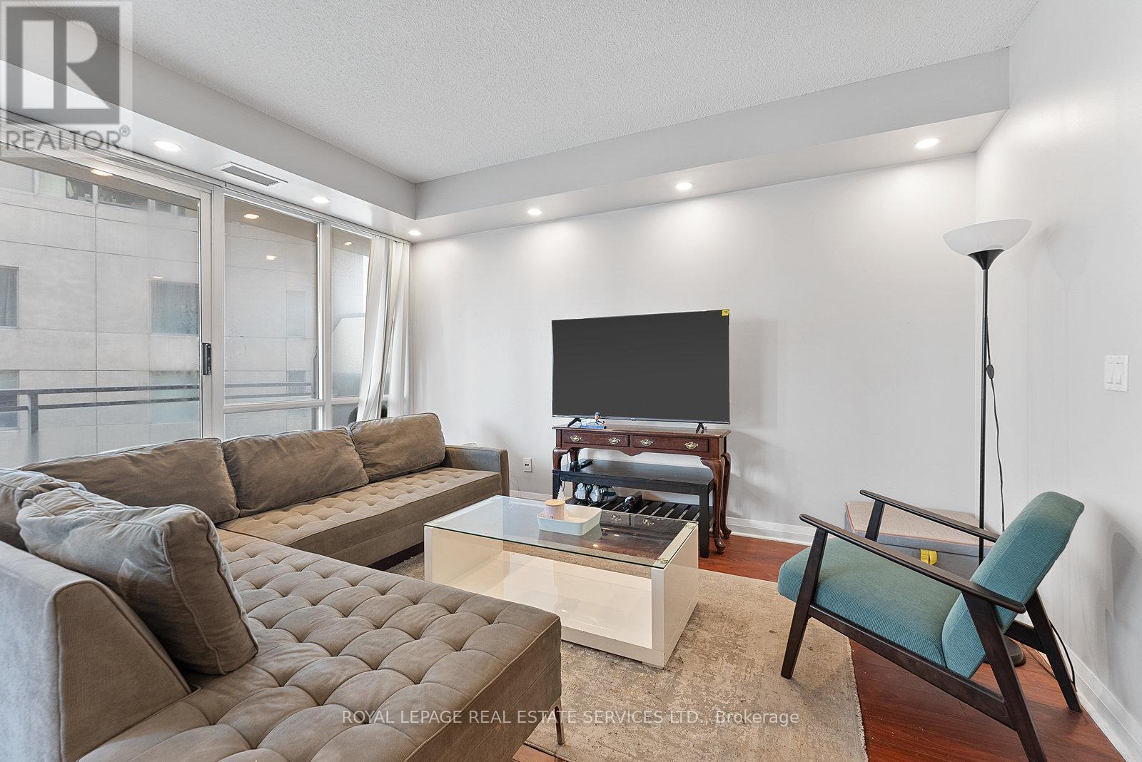 1606 - 220 Victoria Street, Toronto, ON - Indoor