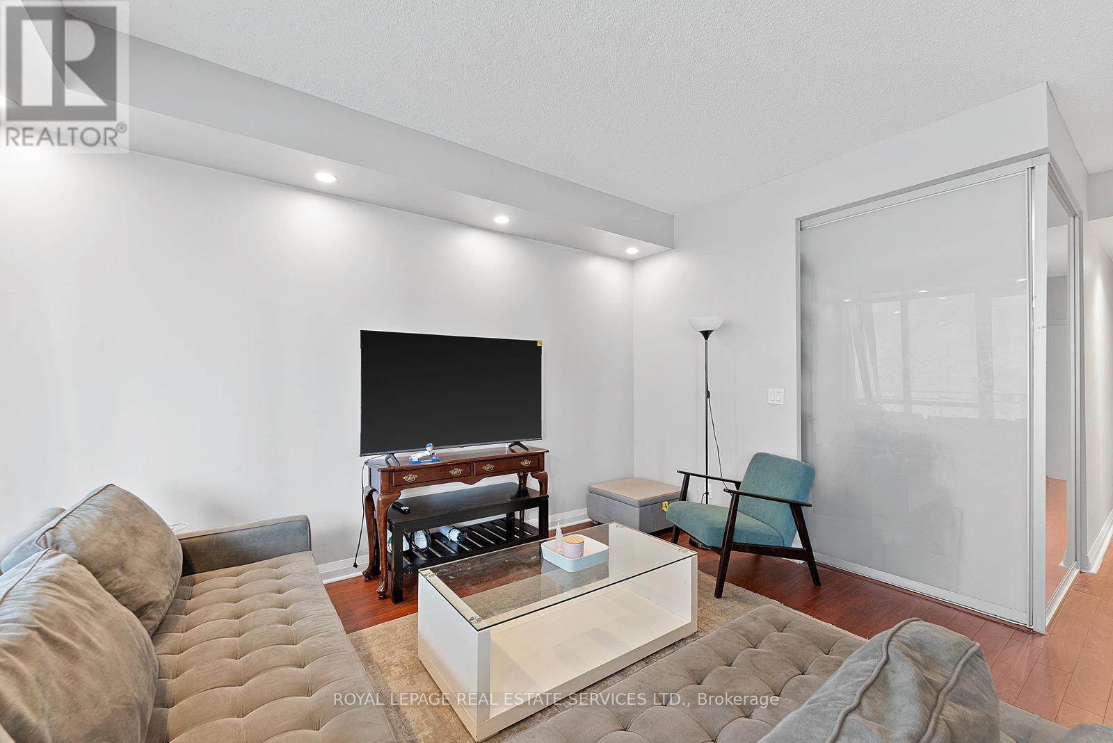 1606 - 220 Victoria Street, Toronto, ON - Indoor