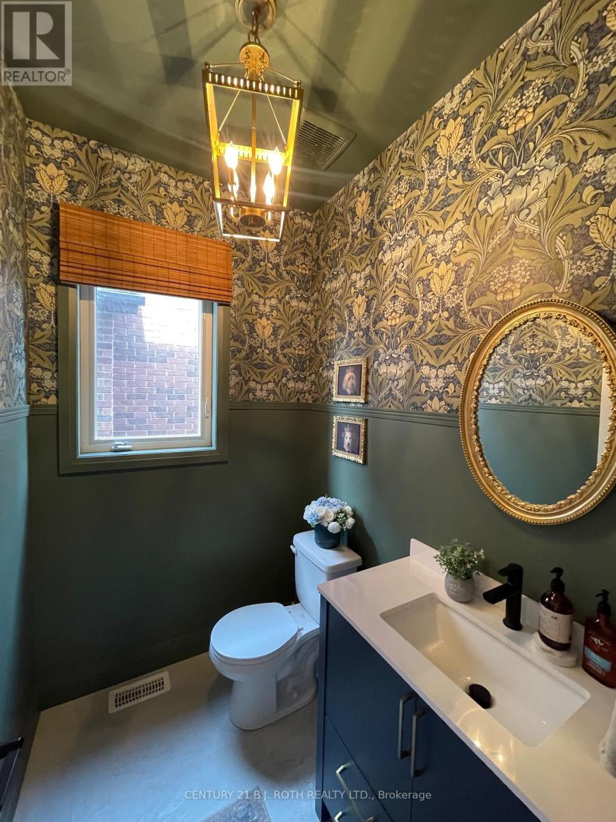 19 Rowley Crescent, Springwater, ON - Indoor Photo Showing Bathroom