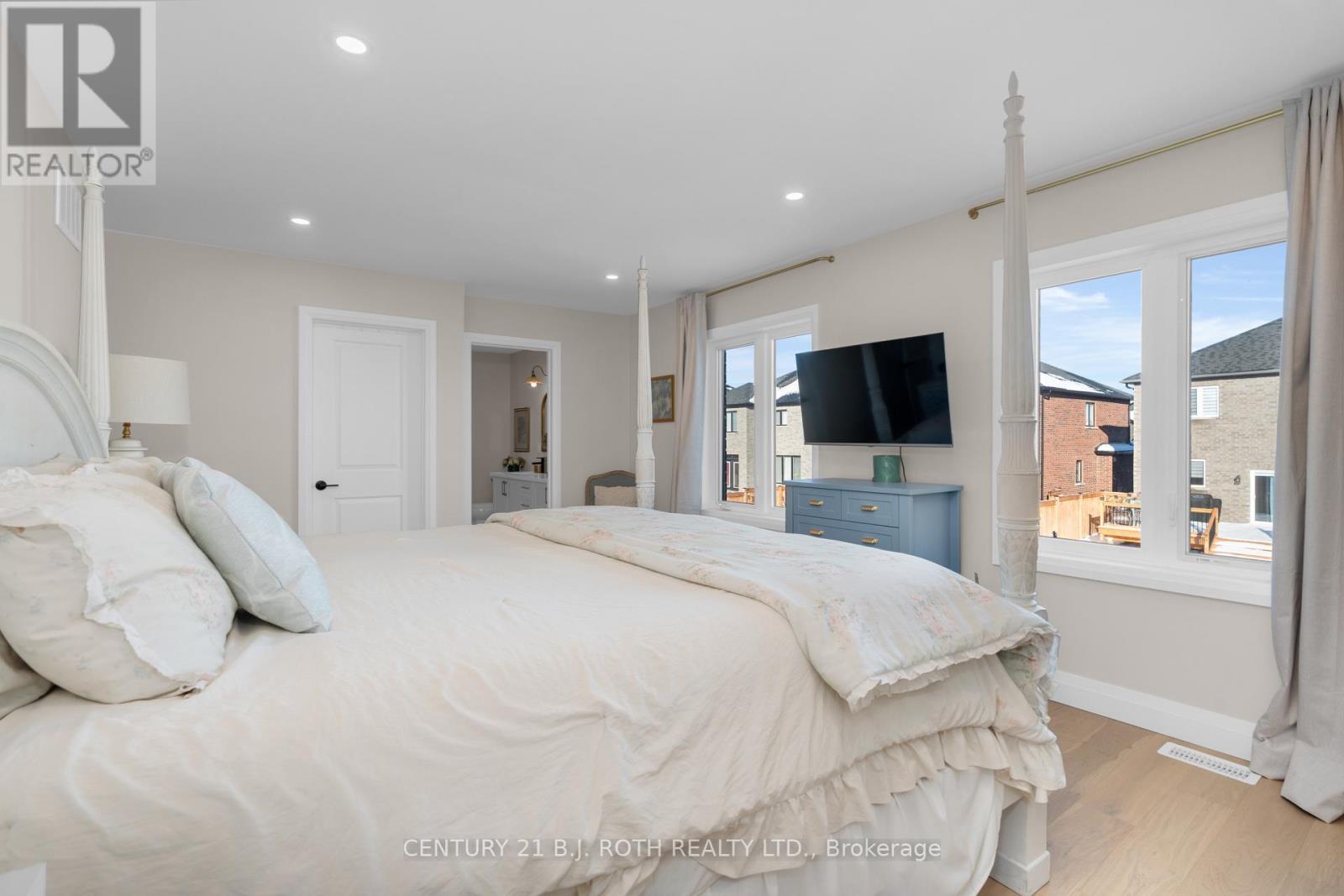 Primary Bedr - 19 Rowley Crescent, Springwater, ON - Indoor Photo Showing Bedroom