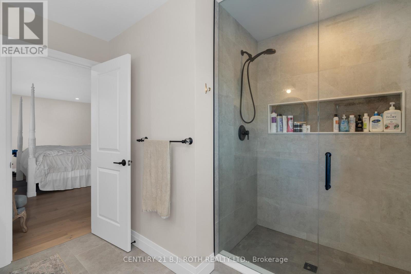 19 Rowley Crescent, Springwater, ON - Indoor Photo Showing Bathroom