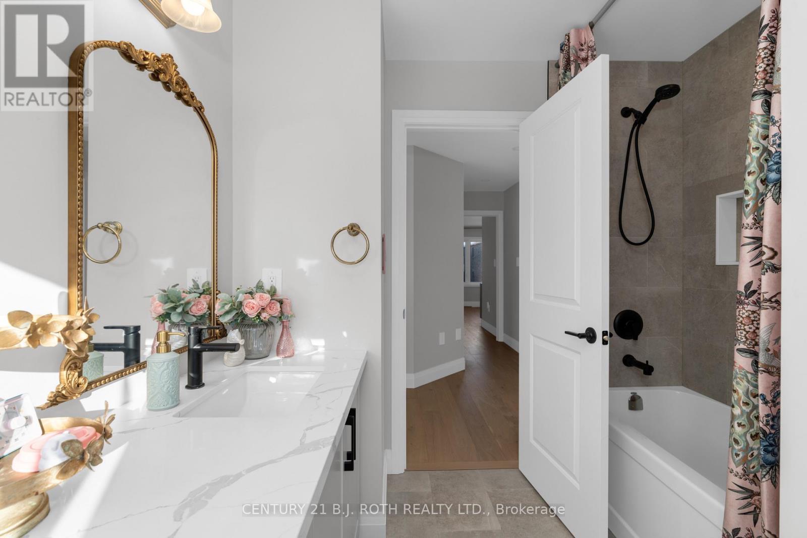 2nd Floor Bathroom - 19 Rowley Crescent, Springwater, ON - Indoor Photo Showing Bathroom
