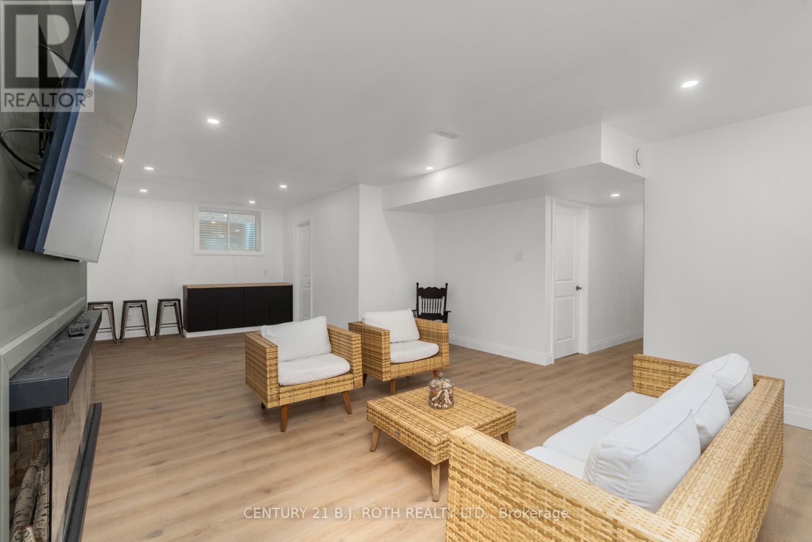 19 Rowley Crescent, Springwater, ON - Indoor