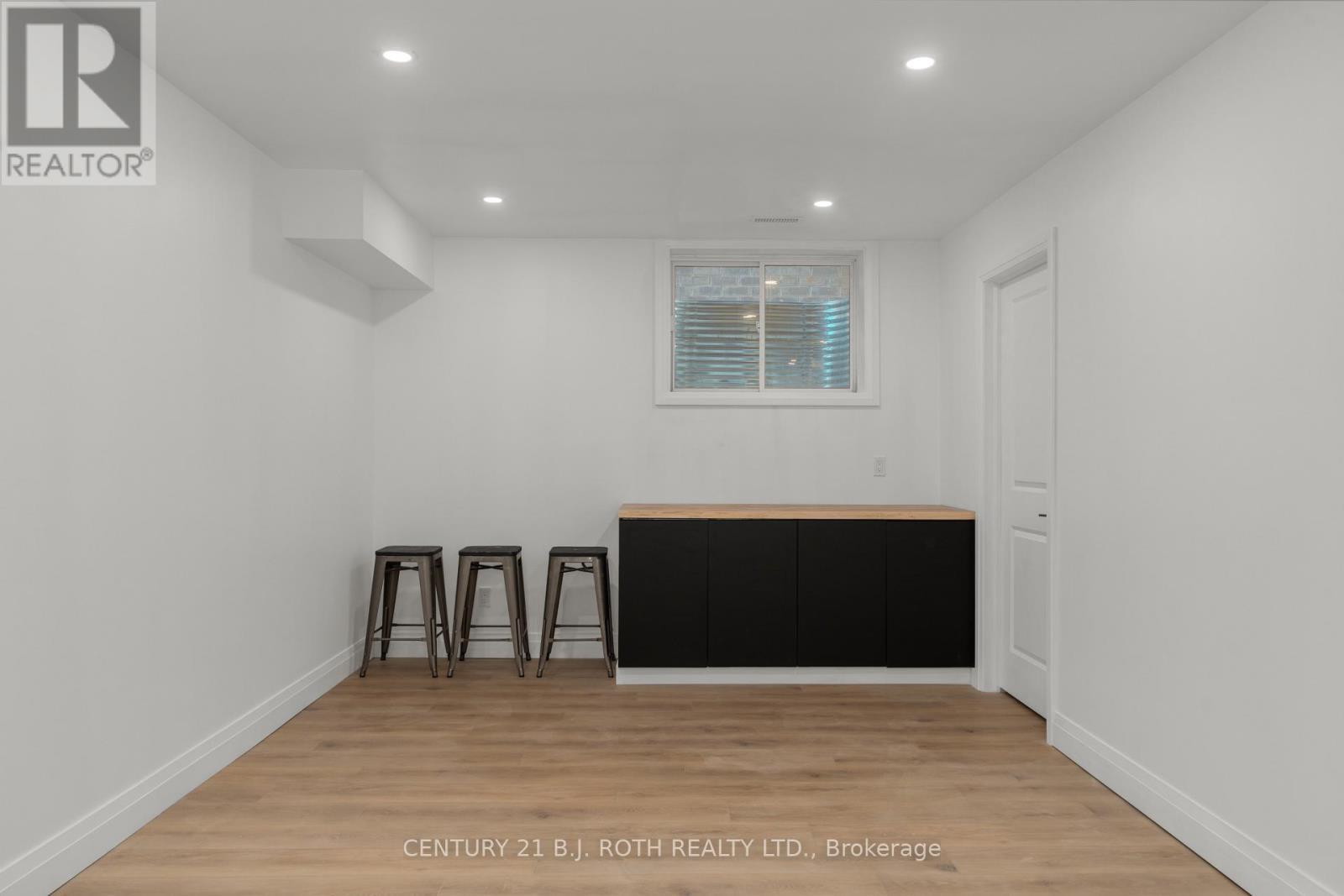 19 Rowley Crescent, Springwater, ON - Indoor Photo Showing Other Room