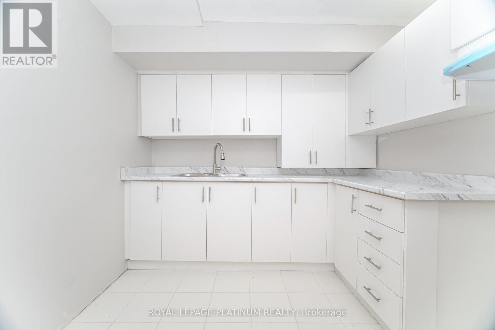 51 Softneedle Avenue, Brampton, ON - Indoor Photo Showing Kitchen