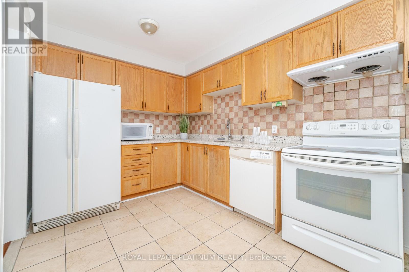 51 Softneedle Avenue, Brampton, ON - Indoor Photo Showing Kitchen
