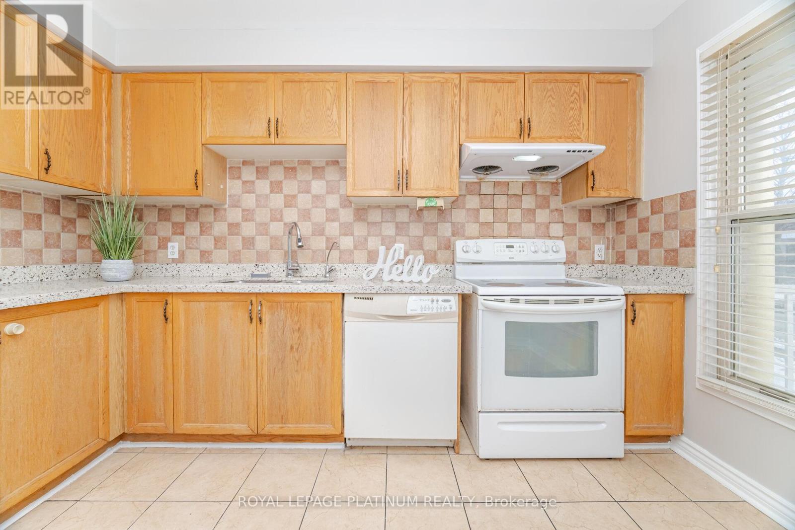 51 Softneedle Avenue, Brampton, ON - Indoor Photo Showing Kitchen