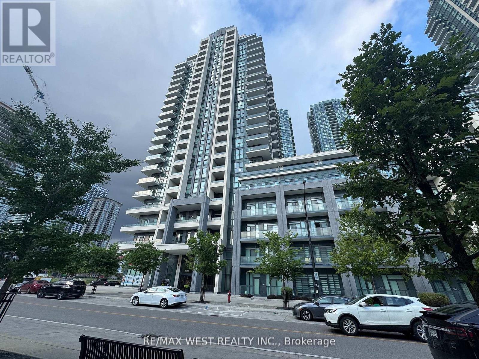 1606 - 4085 Parkside Village Drive, Mississauga, ON - Outdoor With Facade
