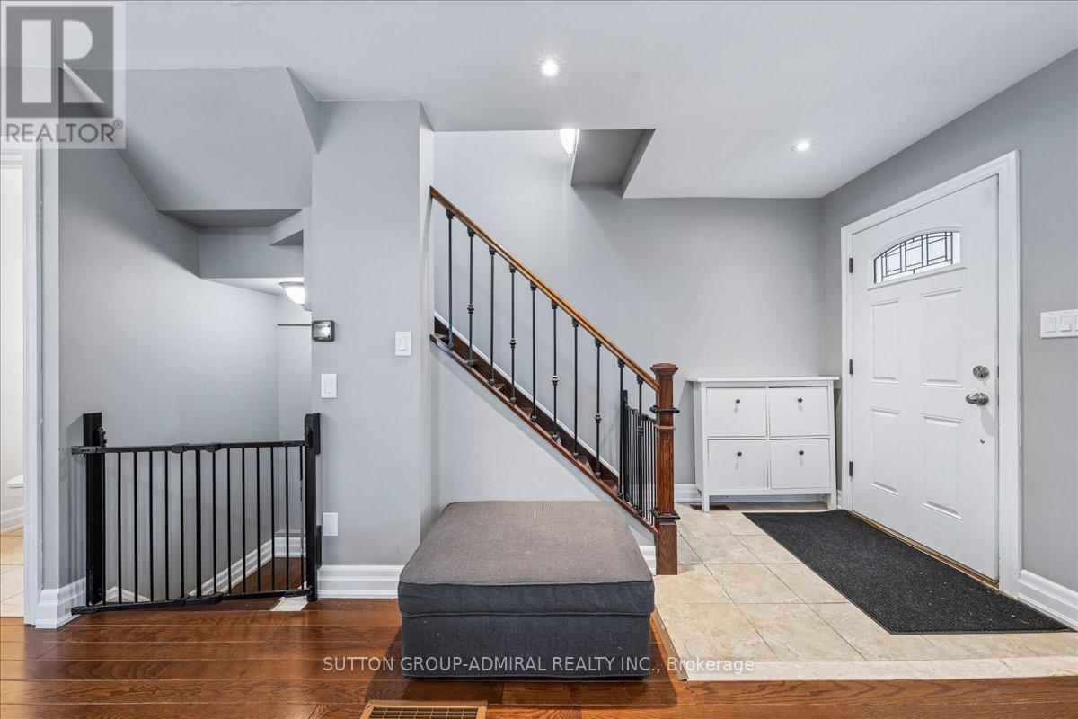 11 Bowie Avenue, Toronto, ON - Indoor Photo Showing Other Room