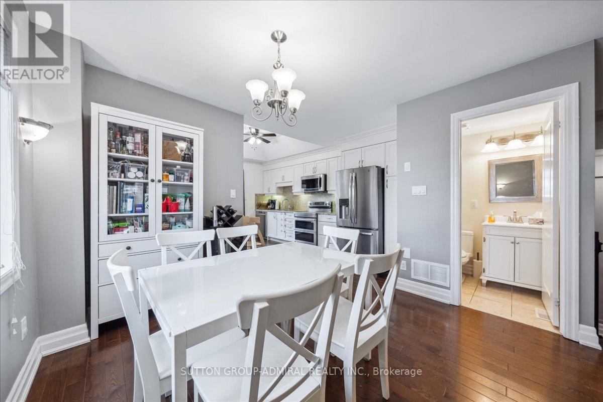 11 Bowie Avenue, Toronto, ON - Indoor Photo Showing Other Room