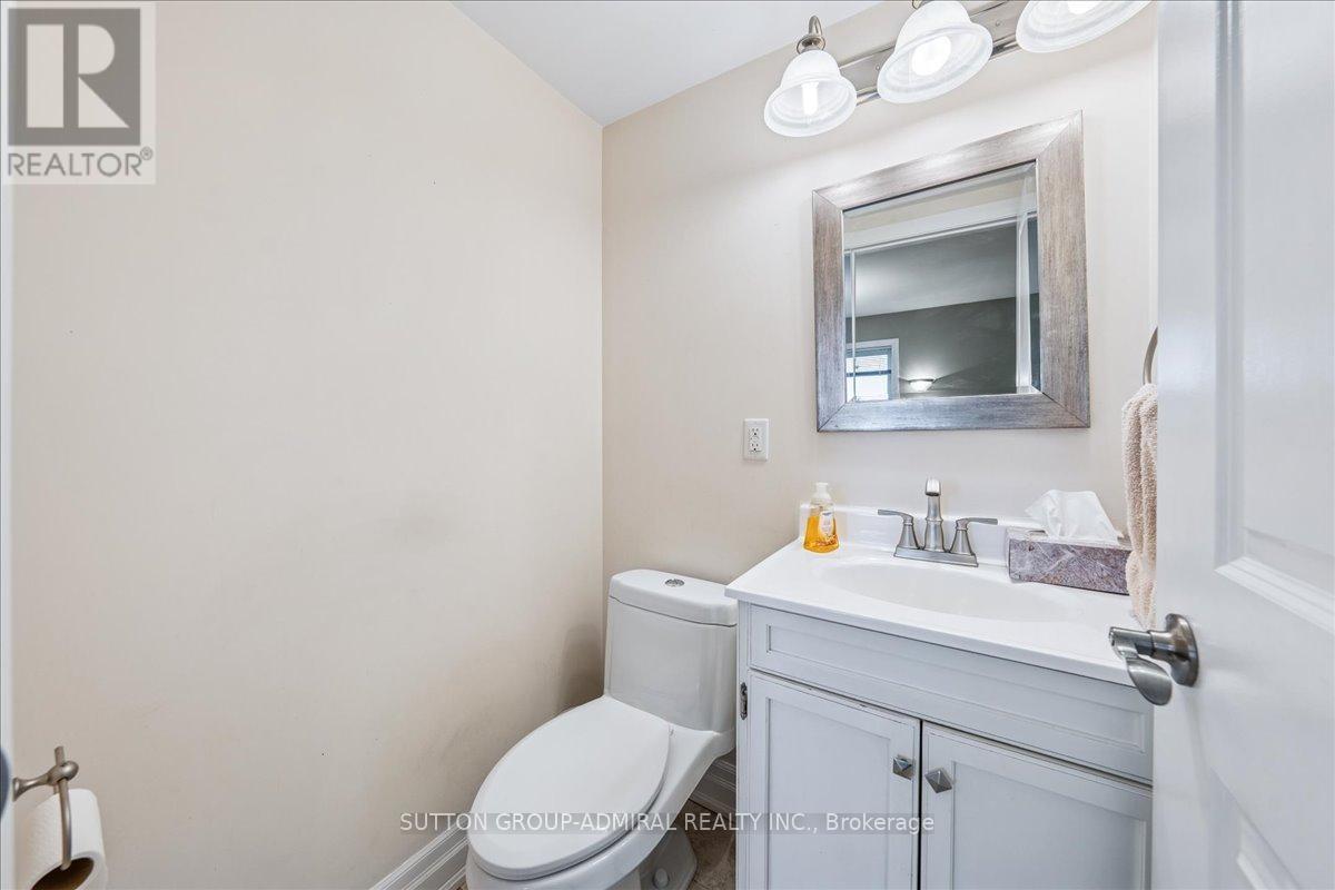 11 Bowie Avenue, Toronto, ON - Indoor Photo Showing Bathroom
