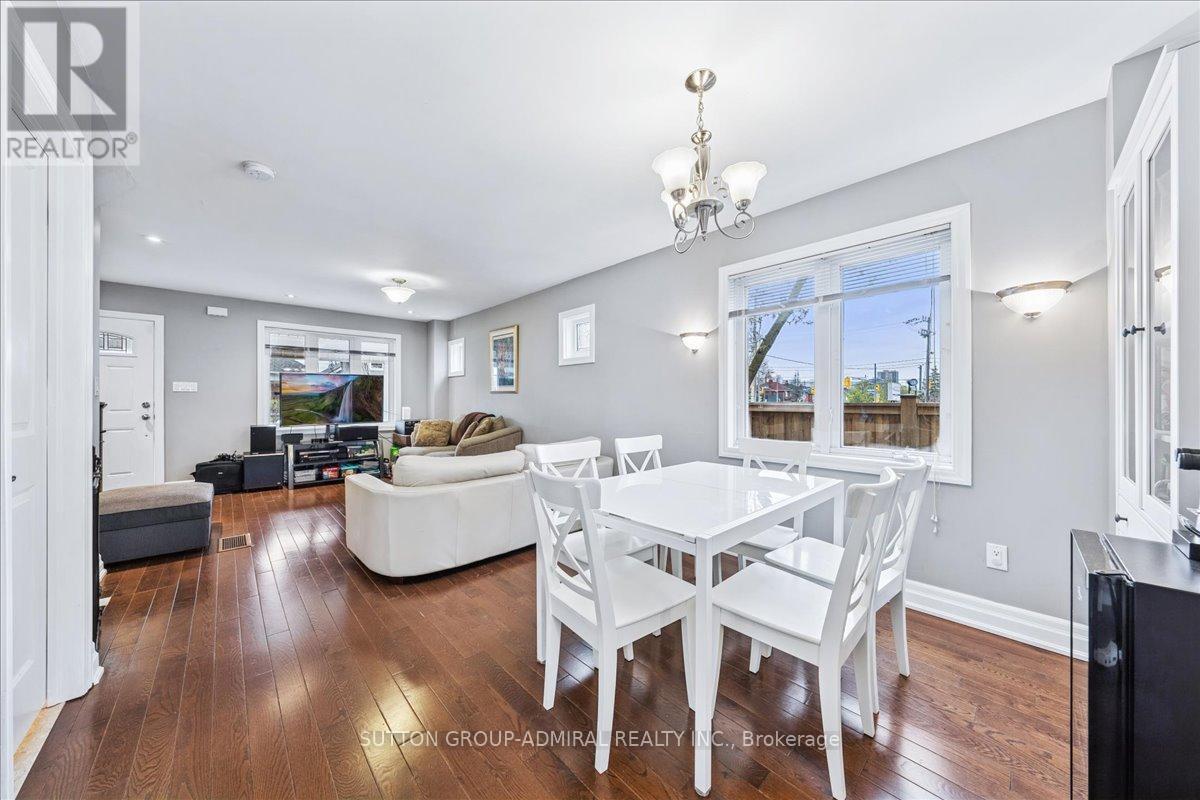 11 Bowie Avenue, Toronto, ON - Indoor