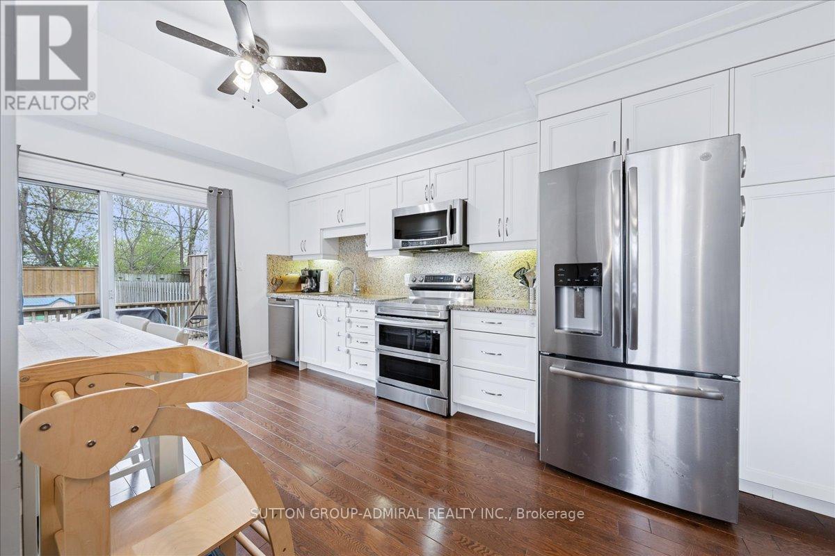 11 Bowie Avenue, Toronto, ON - Indoor Photo Showing Kitchen With Upgraded Kitchen