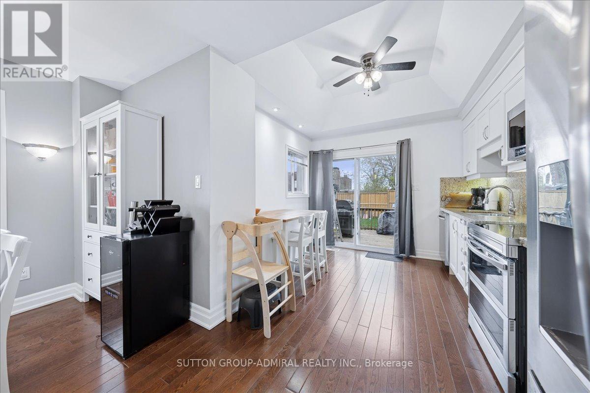 11 Bowie Avenue, Toronto, ON - Indoor Photo Showing Kitchen With Upgraded Kitchen