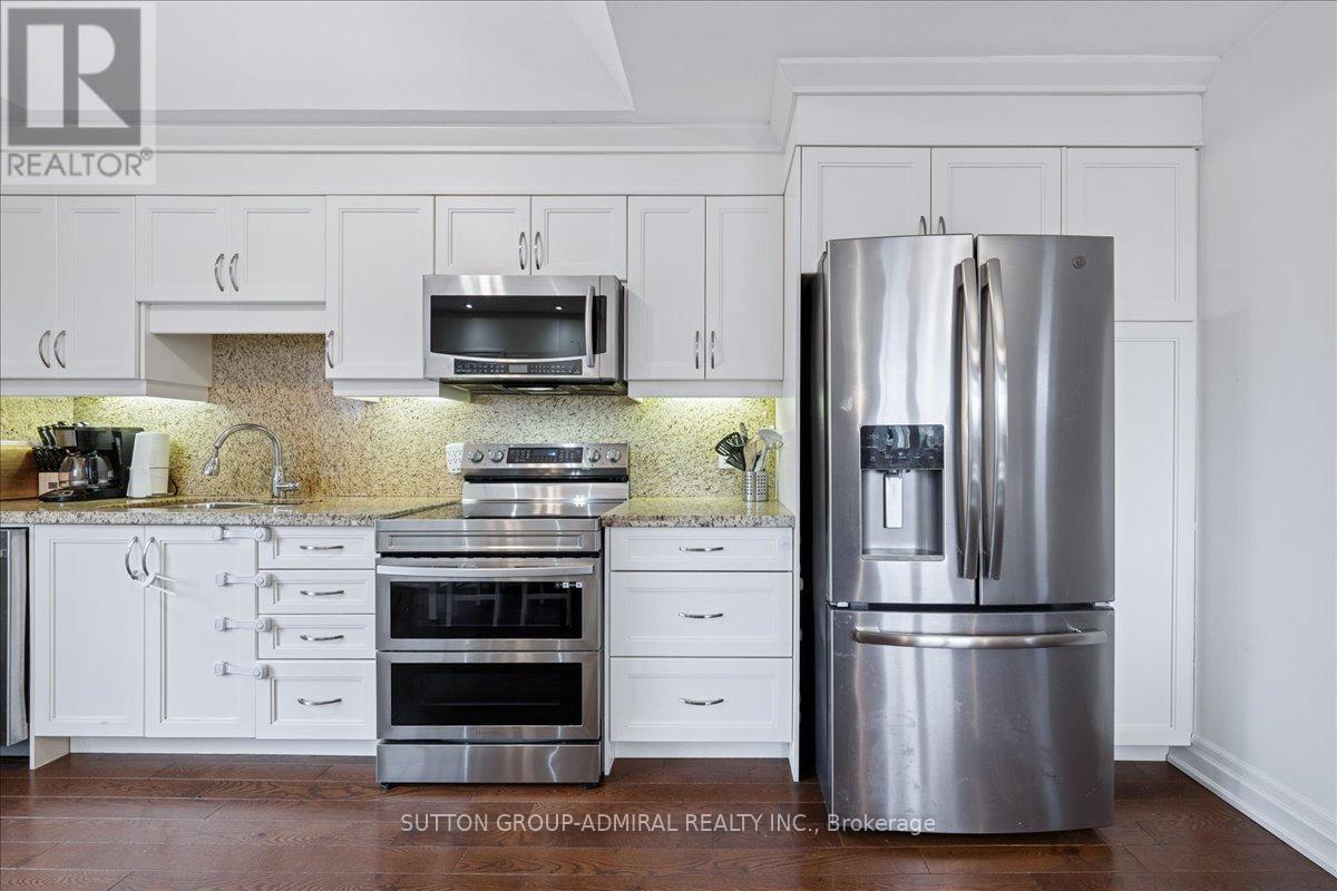 11 Bowie Avenue, Toronto, ON - Indoor Photo Showing Kitchen With Upgraded Kitchen