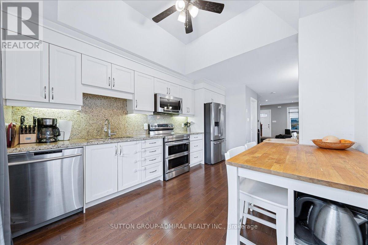 11 Bowie Avenue, Toronto, ON - Indoor Photo Showing Kitchen With Upgraded Kitchen