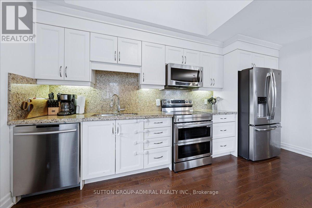 11 Bowie Avenue, Toronto, ON - Indoor Photo Showing Kitchen With Upgraded Kitchen